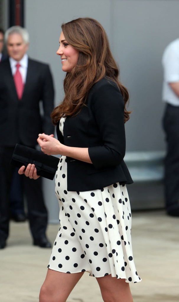 pregnant-kate-middleton-baby-bump-polka-dot-dress-topshop