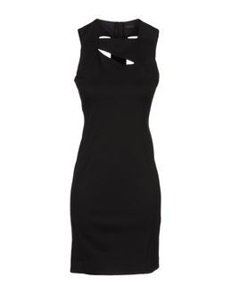 SHOPPING: The LBD – Little black dress