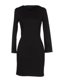 SHOPPING: The LBD – Little black dress