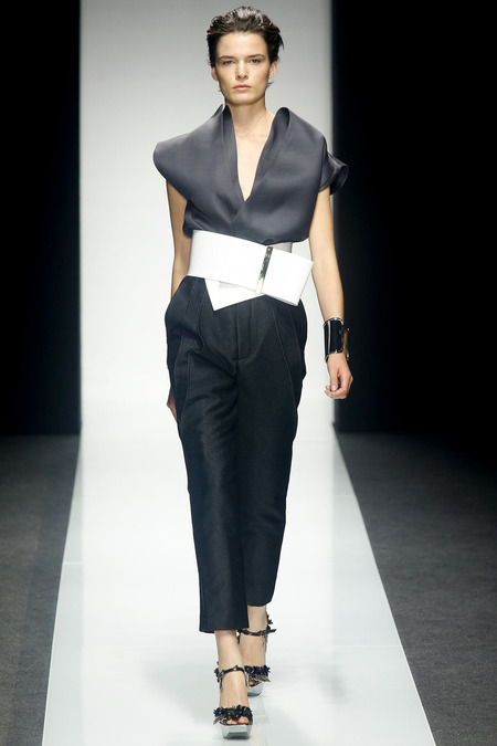 RUNWAY: Gianfranco Ferre Spring 2014 RTW Collection